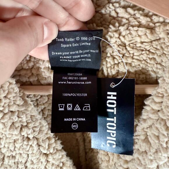 Her Universe NWT Shadow of the Tomb Raider Women's Junior Medium Aviator Jacket - Picture 5 of 14